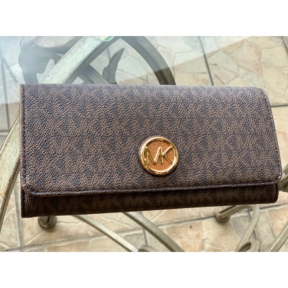 Michael kors Hayes duffle bag with matching wallet - Picture 7 of 8